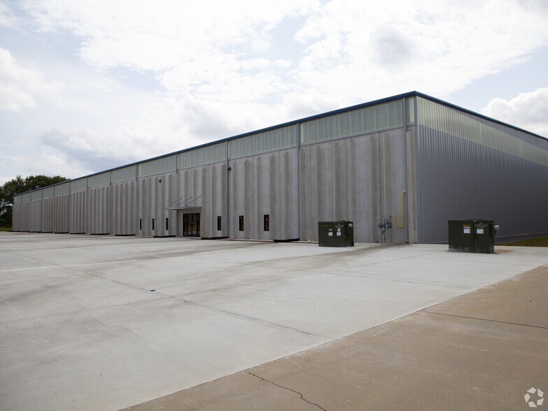 More Photos Of 100 Enterprise Dr SW, Calhoun Warehouse For Lease