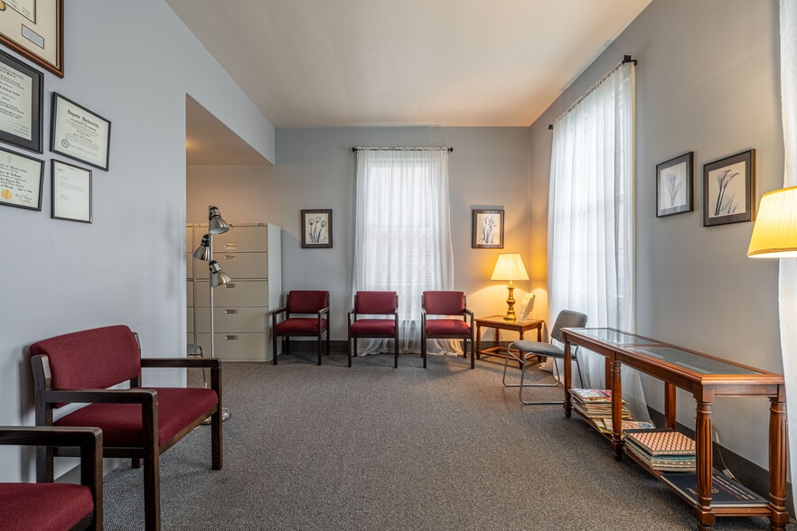 More Photos Of 430 W Stephenson St, Freeport Office For Sale