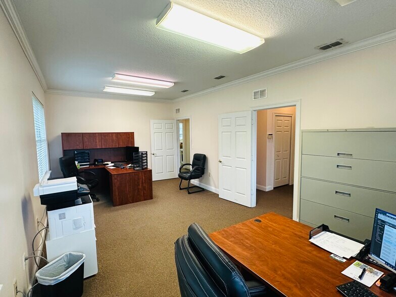 More Photos Of 6817 Southpoint Pky, Jacksonville Unknown For Lease