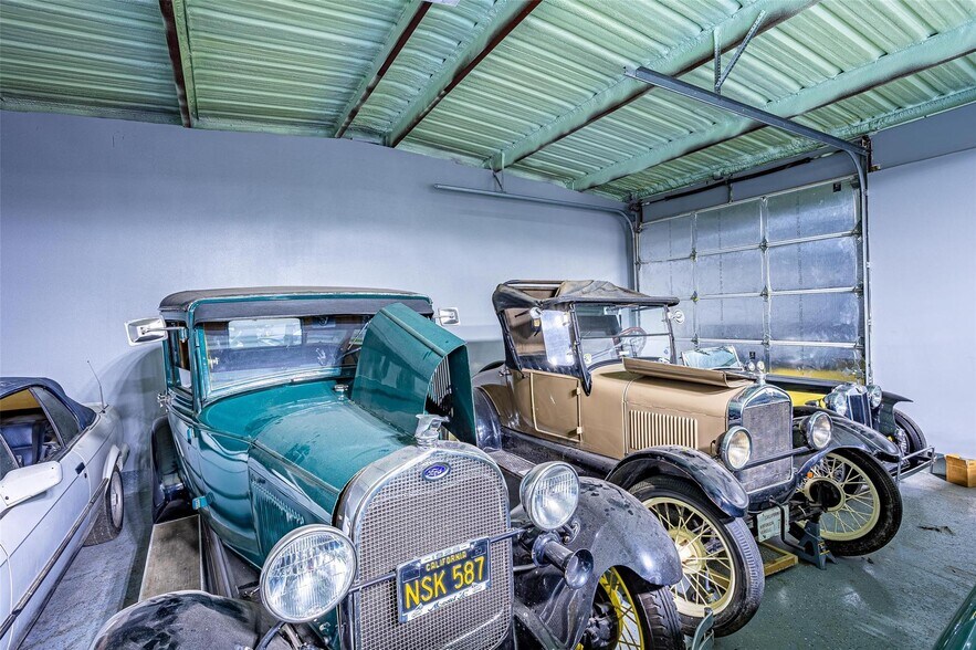 More Photos Of 18723 Mirror Lake Dr, Spring Warehouse For Sale