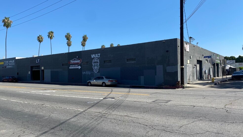 More Photos Of 14859 Bessemer St, Van Nuys Service For Lease