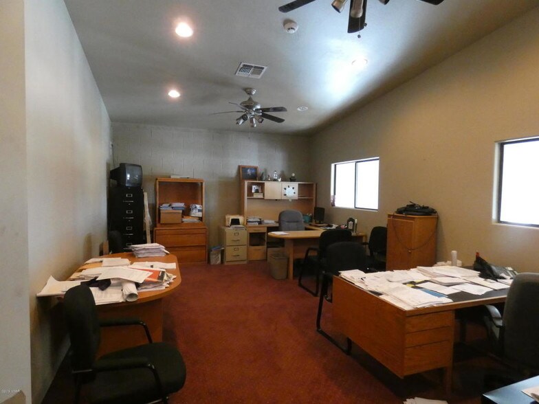 More Photos Of 3600 W White Mountain Blvd, Lakeside Showroom For Sale