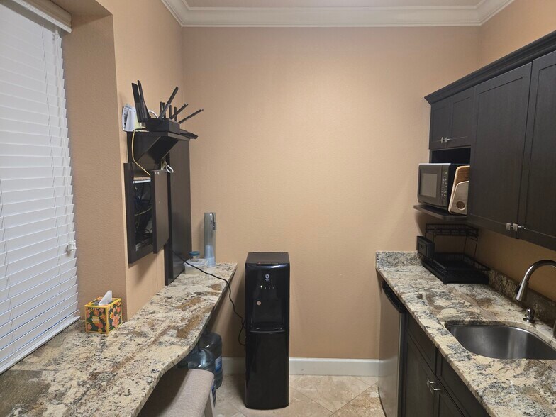 More Photos Of 6314-6324 S US 301, Riverview Office For Lease