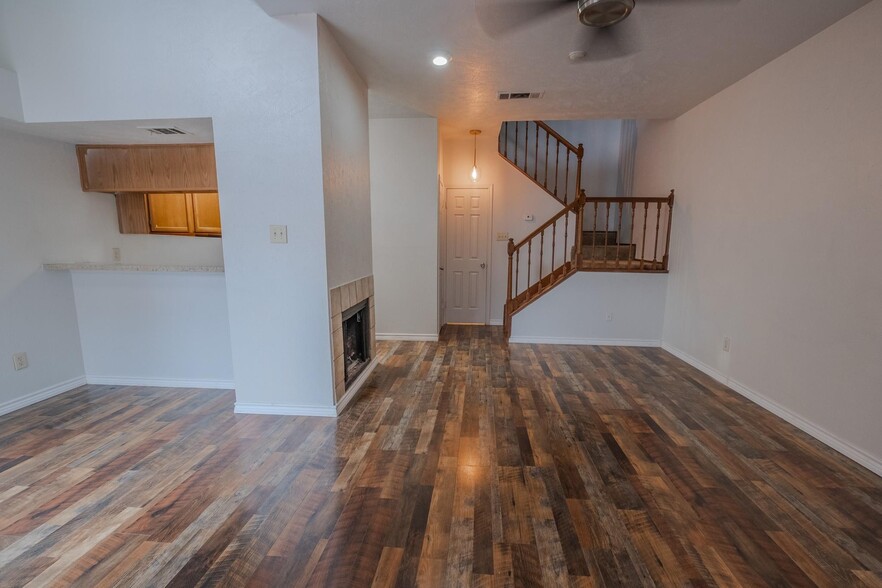 More Photos Of 501 Arbor Creek Dr, Euless Apartments For Sale