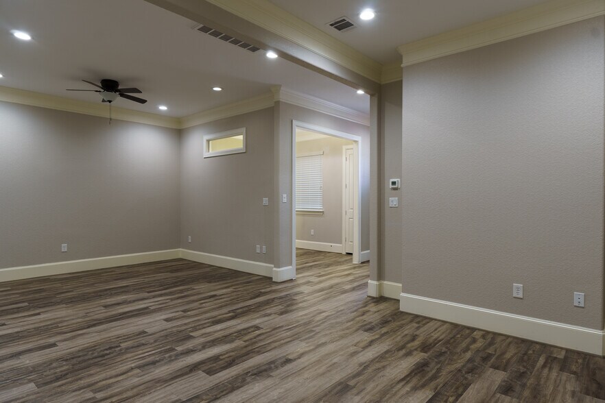 More Photos Of 12243 Queenston Blvd, Houston Medical For Sale