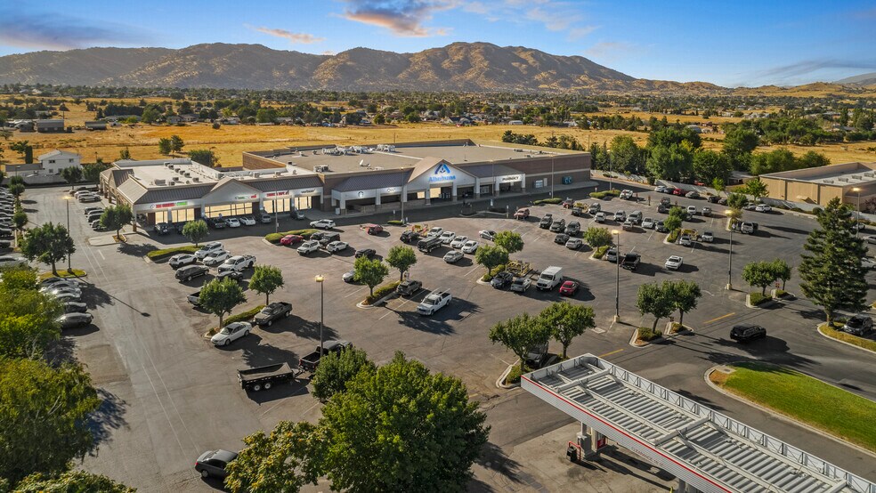 More Photos Of 785 Tucker Rd, Tehachapi Storefront Retail Office For Lease