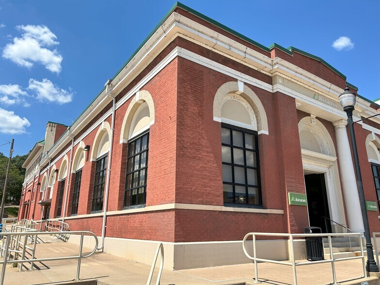 Primary Photo Of 103 N Main St, Nashville Office For Sale