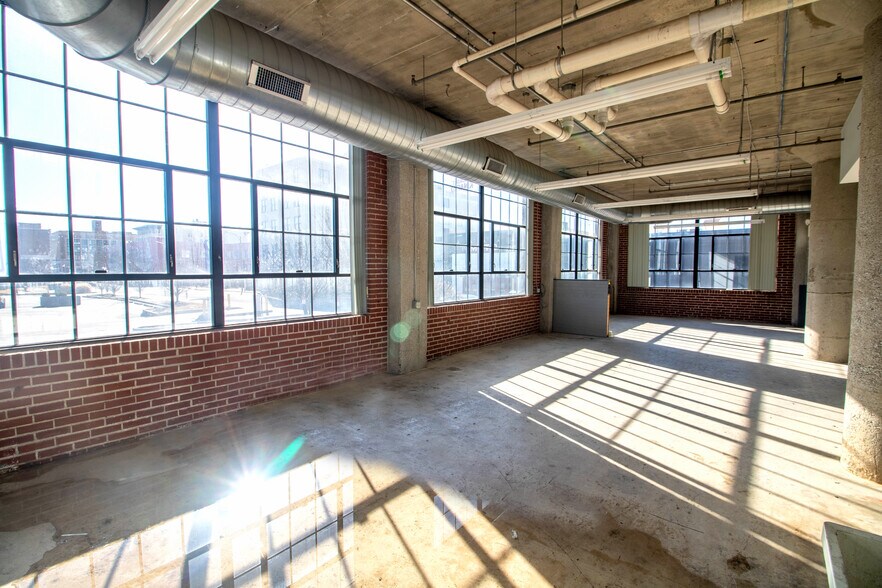 More Photos Of 510 N Theresa Ave, Saint Louis General Retail For Lease