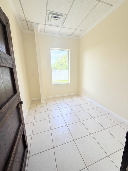 More Photos Of 3443 Pine Ridge Rd, Naples Business Park For Lease