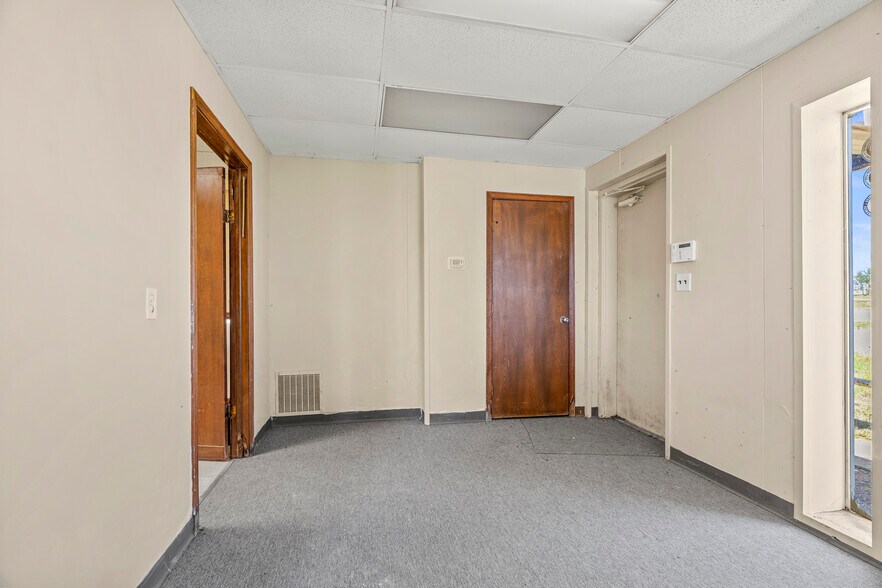 More Photos Of 520 Robison dr, Elk City Industrial For Sale