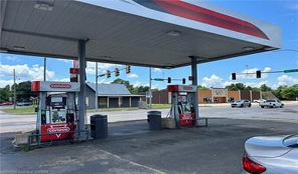 Primary Photo Of 523 W Cherokee Ave, Sallisaw Convenience Store For Sale
