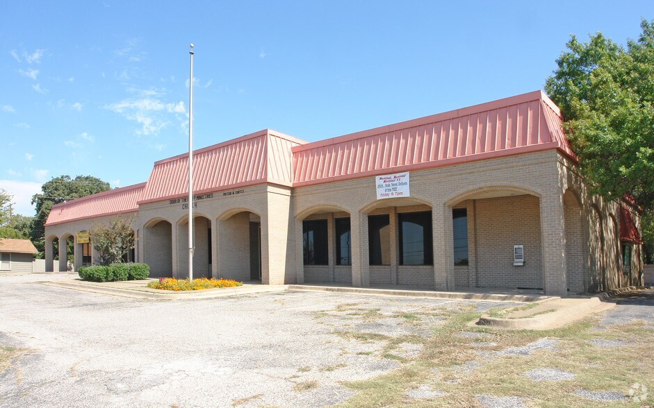 More Photos Of 2521 Oakland Blvd, Fort Worth Office For Sale