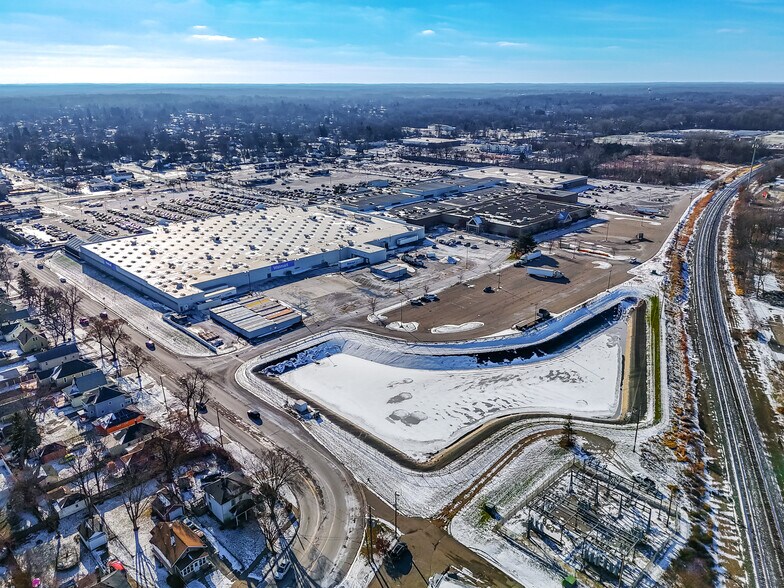 More Photos Of 1788-1850 W Michigan Ave, Jackson General Retail For Lease