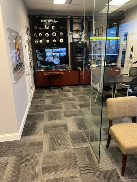 More Photos Of 1601 E Algonquin Rd, Mount Prospect Warehouse For Sale