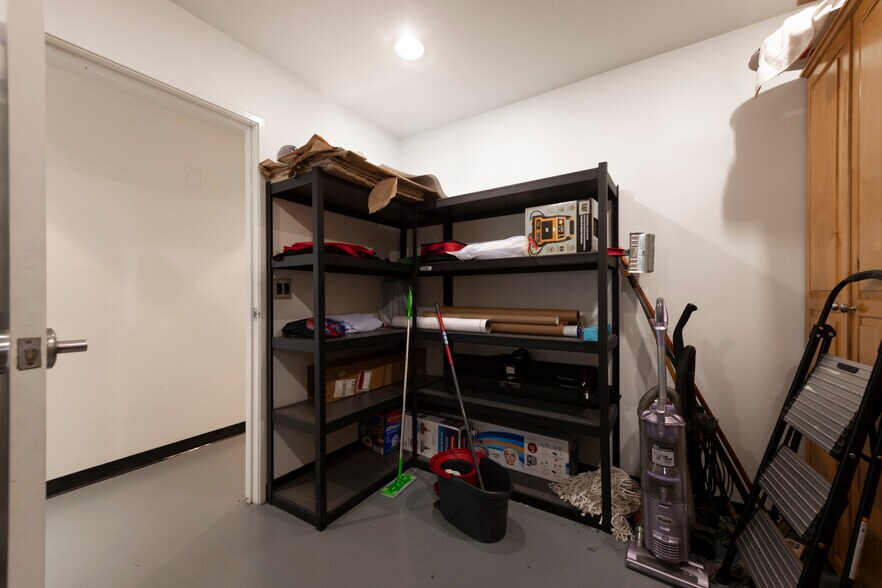 More Photos Of 7820 Gloria Ave, Van Nuys Warehouse For Sale