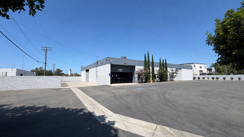 More Photos Of 1181 N Blue Gum St, Anaheim Warehouse For Lease