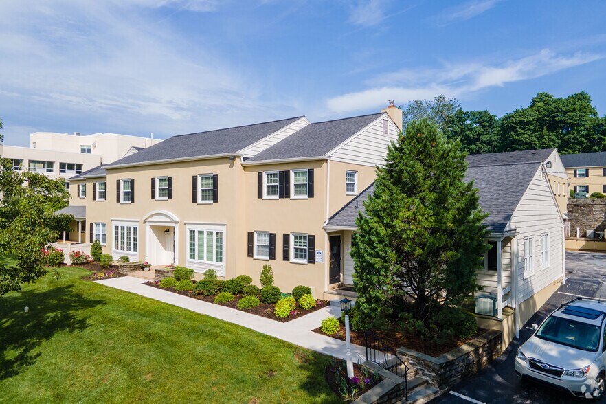 More Photos Of 237 W Lancaster Ave, Devon Office For Lease