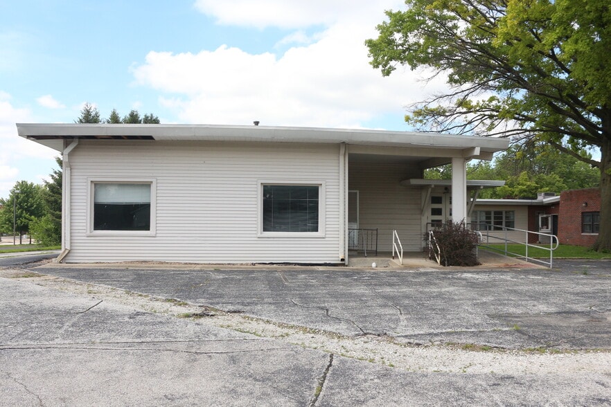 More Photos Of 1500 W Walnut St, Jacksonville Skilled Nursing Facility For Sale