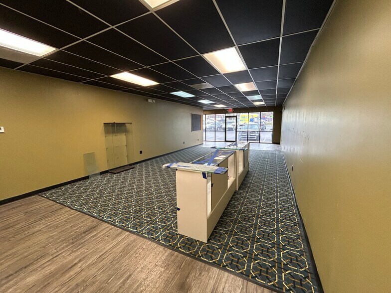More Photos Of 1315-1325 W Sunshine St, Springfield Storefront For Lease