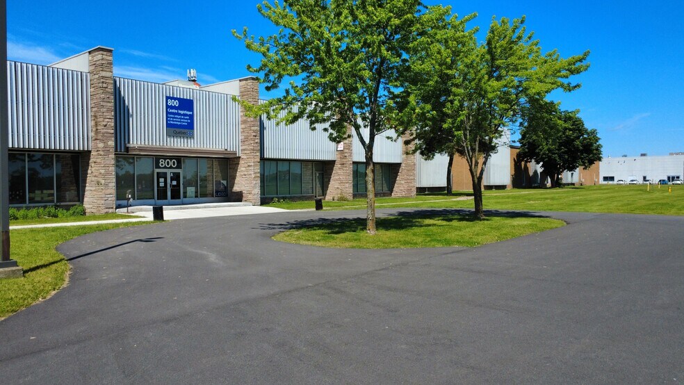 More Photos Of 800 Boul Industriel, St-Jean Warehouse For Lease
