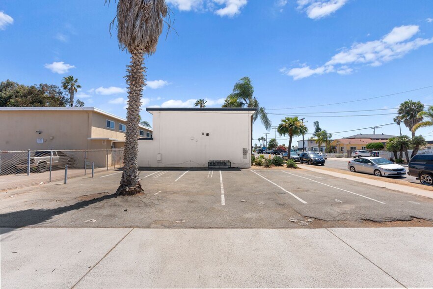 More Photos Of 595 7th St, Imperial Beach Apartments For Sale
