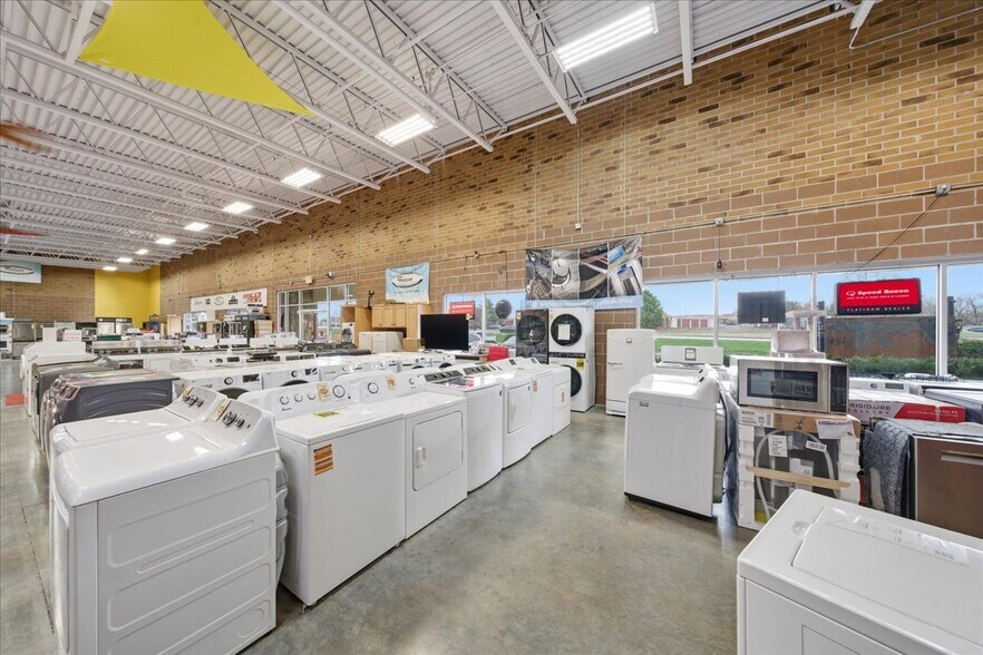 More Photos Of 1740 E Harold St, Olathe Freestanding For Sale