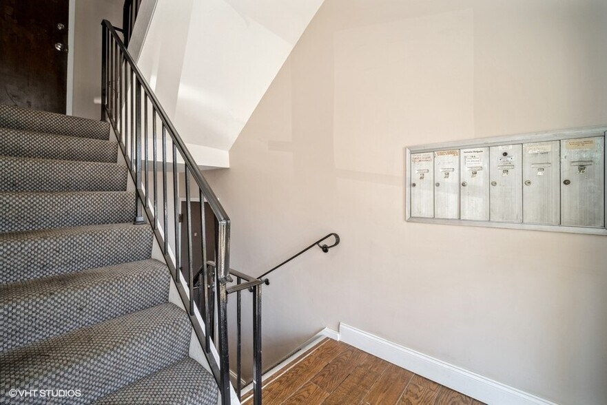 More Photos Of 1747 W Chariot Ct, Mount Prospect Apartments For Sale