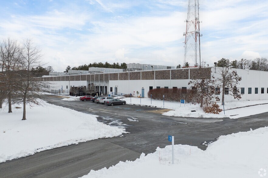 More Photos Of 32 Coslin Dr, Southborough Research And Development For Lease