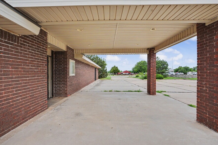 More Photos Of 1220 S Broadway, Hobart Office For Sale