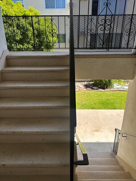 More Photos Of 425 E Magnolia Blvd, Burbank Apartments For Sale