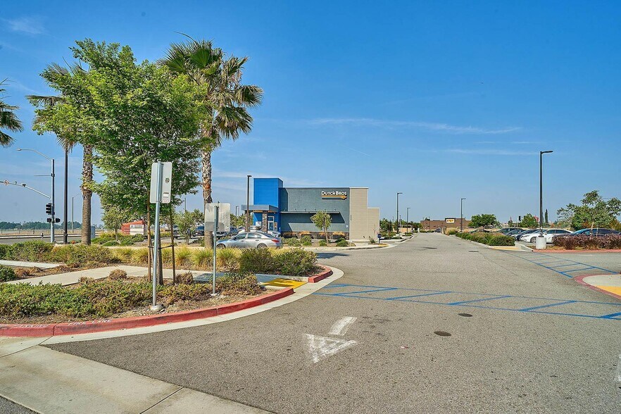 More Photos Of 1020 Renaissance Pky, Rialto Freestanding For Sale