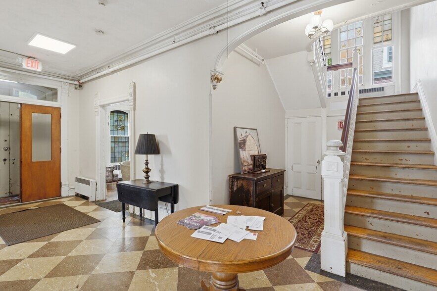 More Photos Of 40 S Hamilton St, Poughkeepsie Apartments For Sale