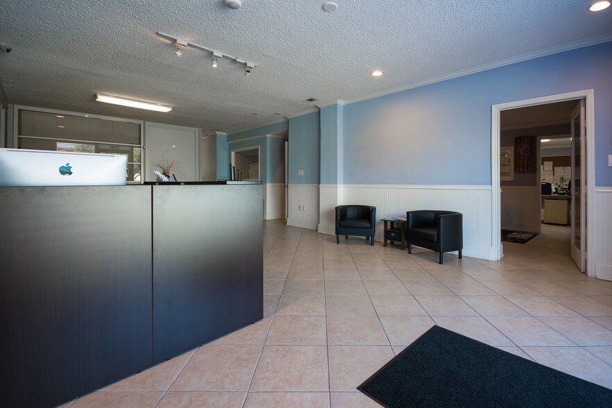 More Photos Of 2600 SW 3rd Ave, Fort Lauderdale Light Distribution For Sale