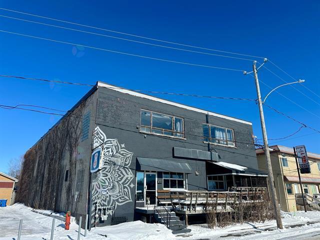 More Photos Of 156-158 Léopold Rue, Cowansville General Retail For Sale
