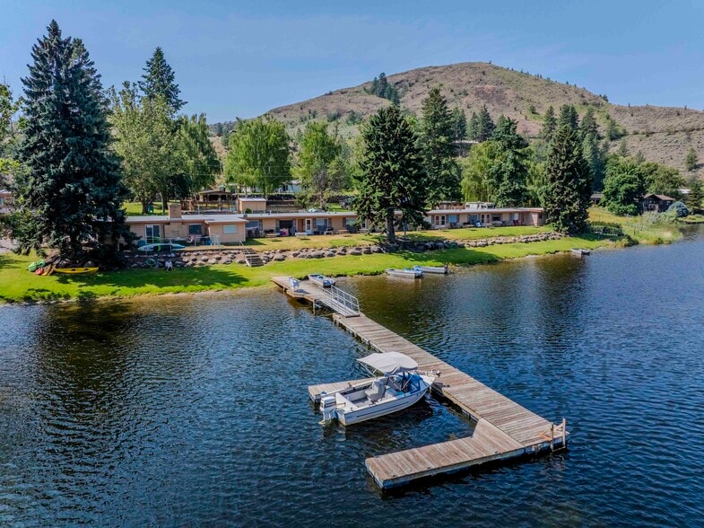 Primary Photo Of 10 McCammon Rd, Tonasket Hotel For Sale