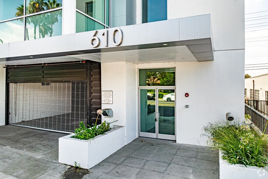 More Photos Of 606 W Broadway, Glendale Office For Sale