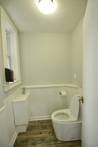 More Photos Of 18 Main St, Millburn Storefront Retail Office For Lease