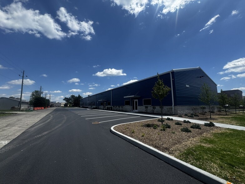 More Photos Of 8343 Masters Rd, Indianapolis Flex For Lease