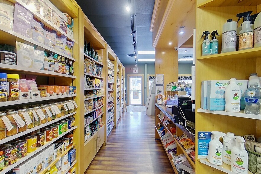 More Photos Of 101 Clarence St, Port Colborne General Retail For Sale