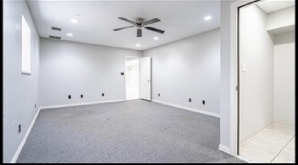 More Photos Of 10100 Hicks Field Rd, Fort Worth Warehouse For Lease
