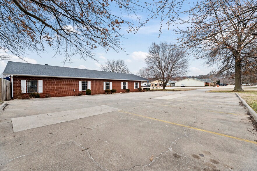 More Photos Of 71 Colt Square Dr, Fayetteville Loft Creative Space For Sale