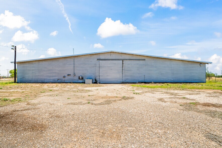 More Photos Of 901 Underwood Street, Littlefield Warehouse For Sale