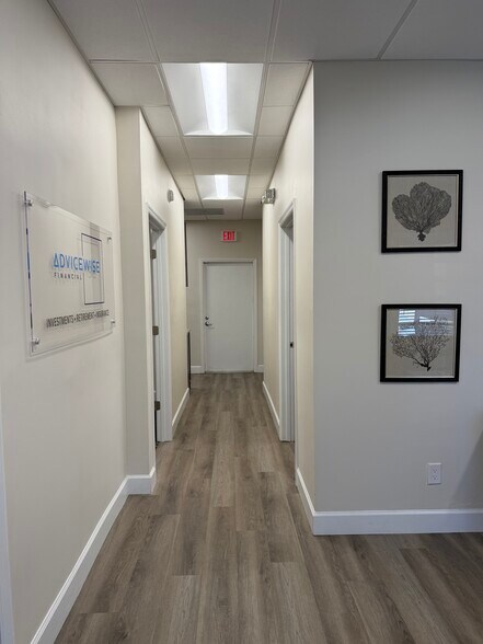 More Photos Of 935 Main St, Safety Harbor Office For Lease