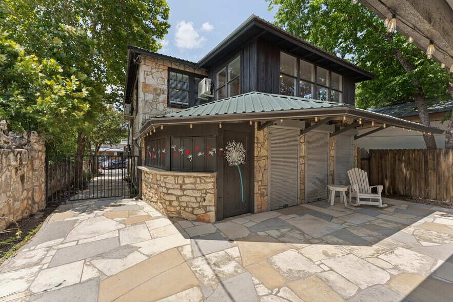 More Photos Of 310 Wimberley Sq, Wimberley Freestanding For Sale