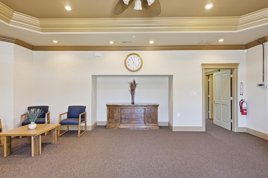 More Photos Of 2307 Missouri Ave, Carthage Light Distribution For Sale