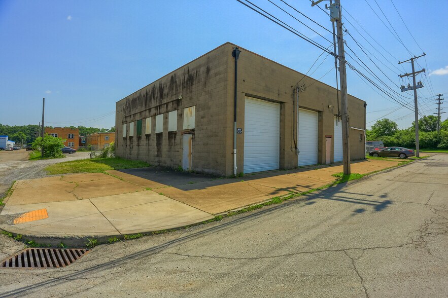 More Photos Of 98 Sproul St, McKees Rocks Truck Terminal For Sale