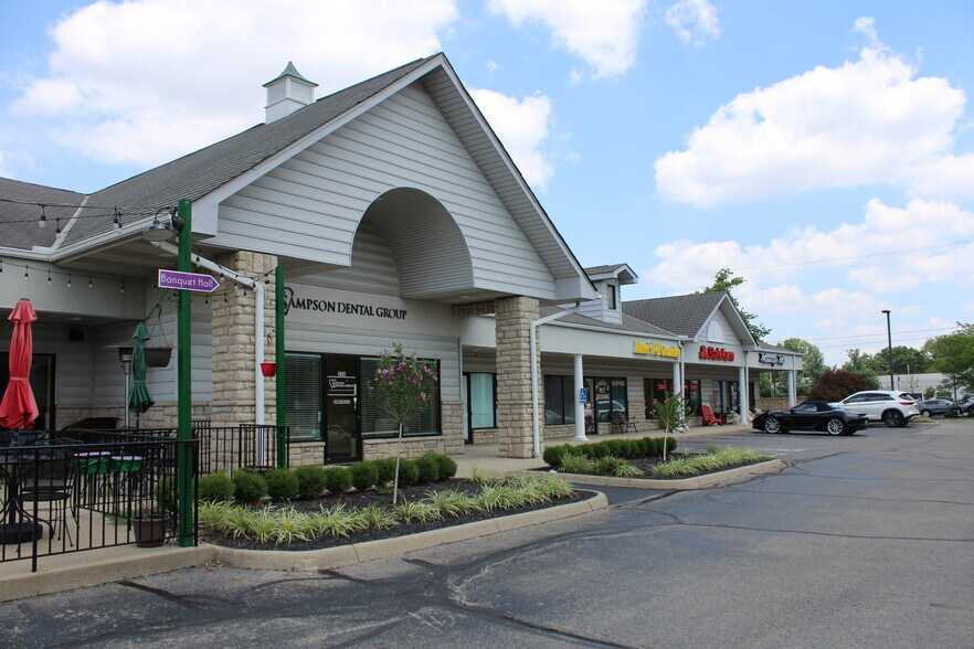 More Photos Of 218-258 W Olentangy St, Powell Unknown For Lease