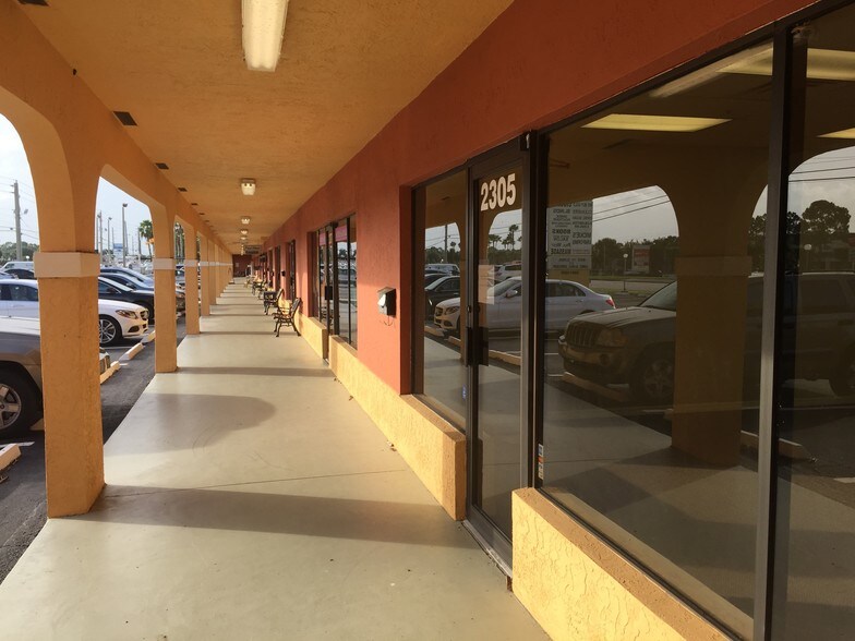 More Photos Of 2301-2331 NW Federal Hwy, Stuart Storefront Retail Office For Lease