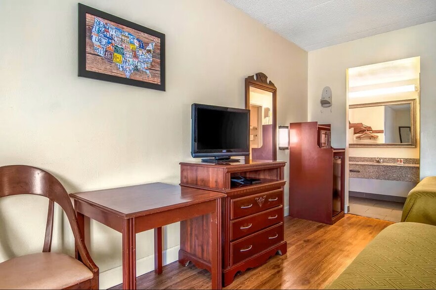 More Photos Of 2120 Lafayette Rd, Fort Oglethorpe Hotel For Sale