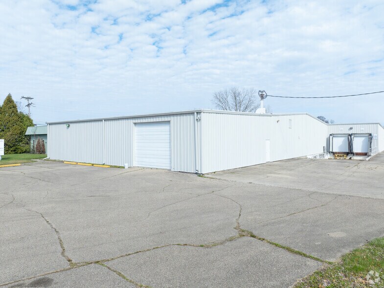 More Photos Of 2620 Bobmeyer Rd, Hamilton Warehouse For Lease